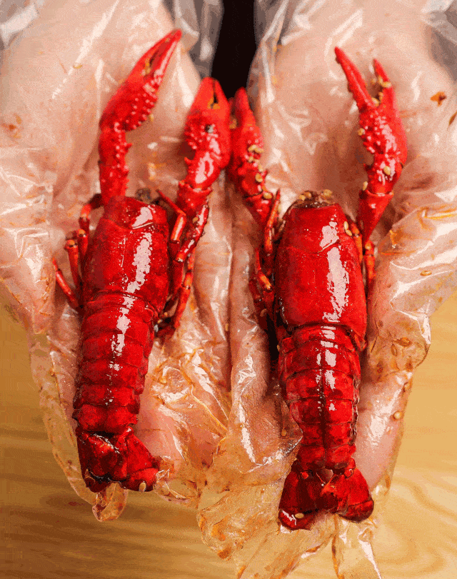 当然是吃了能把手指嘬瘦的美食!