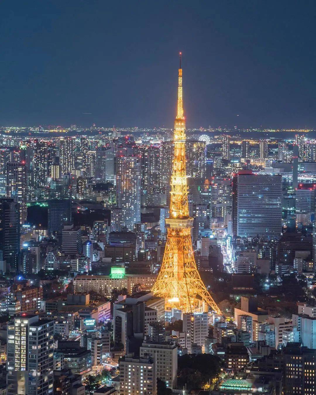 埃菲尔铁塔和东京铁塔.