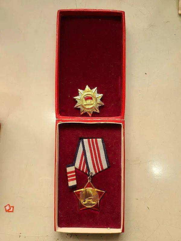陈昌存三等功奖章