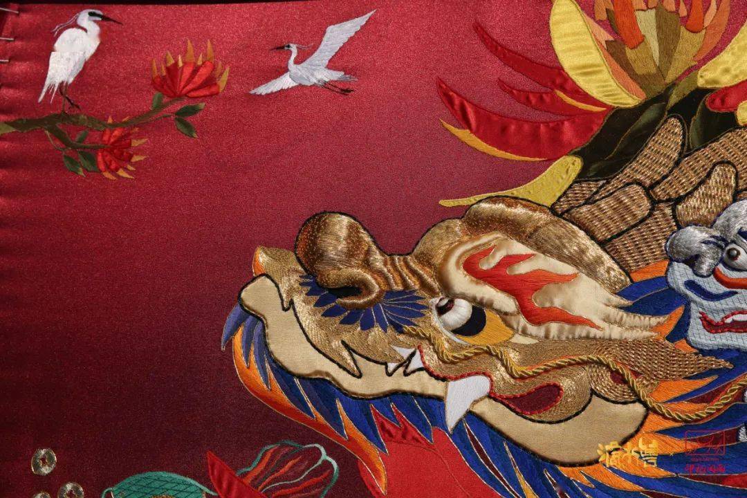 当金苍绣遇上现代插画《滴水神兽》_泉州