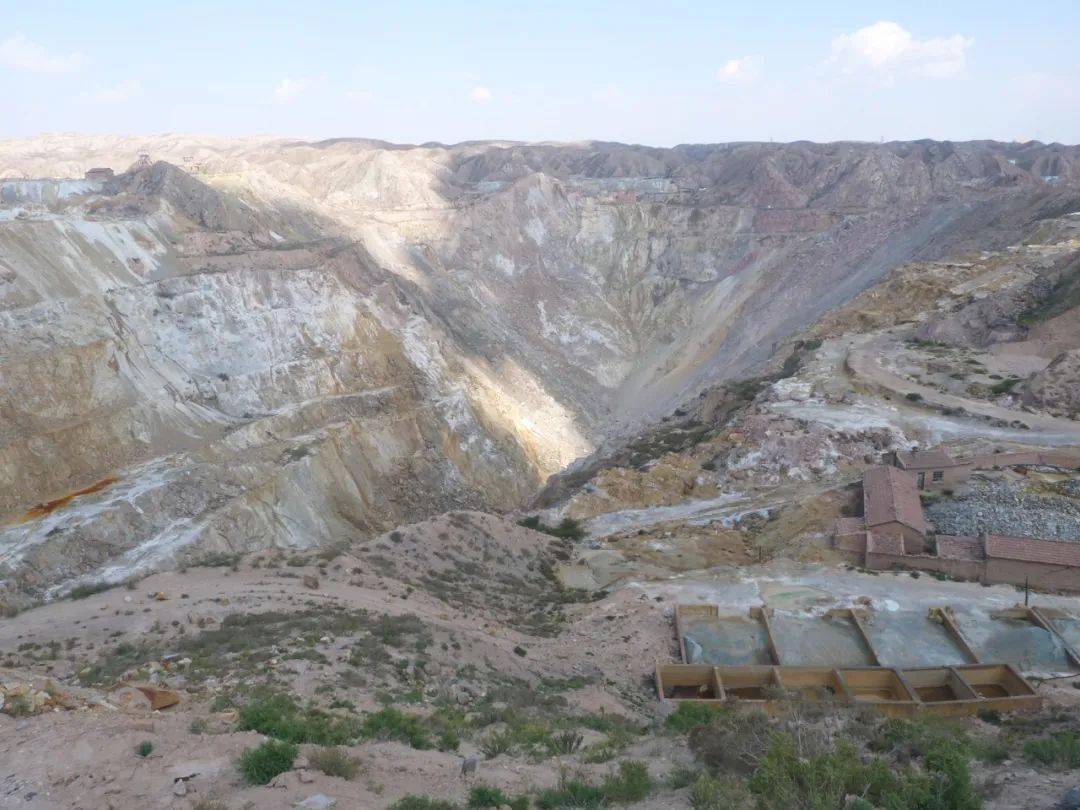 白银露天矿旧址位于白银市区以北15公里,是我国大型有色金属矿山之一