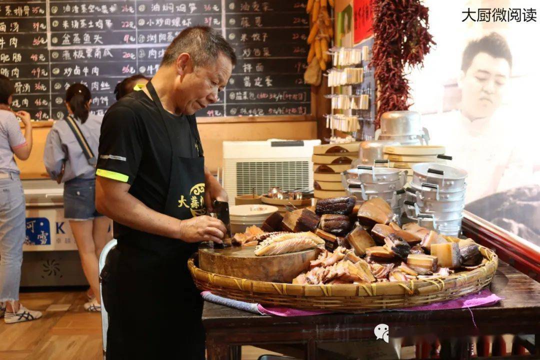 湘菜大师许菊云的新品牌,以"腊肉"为主题深耕市场,将消费群体瞄准周边