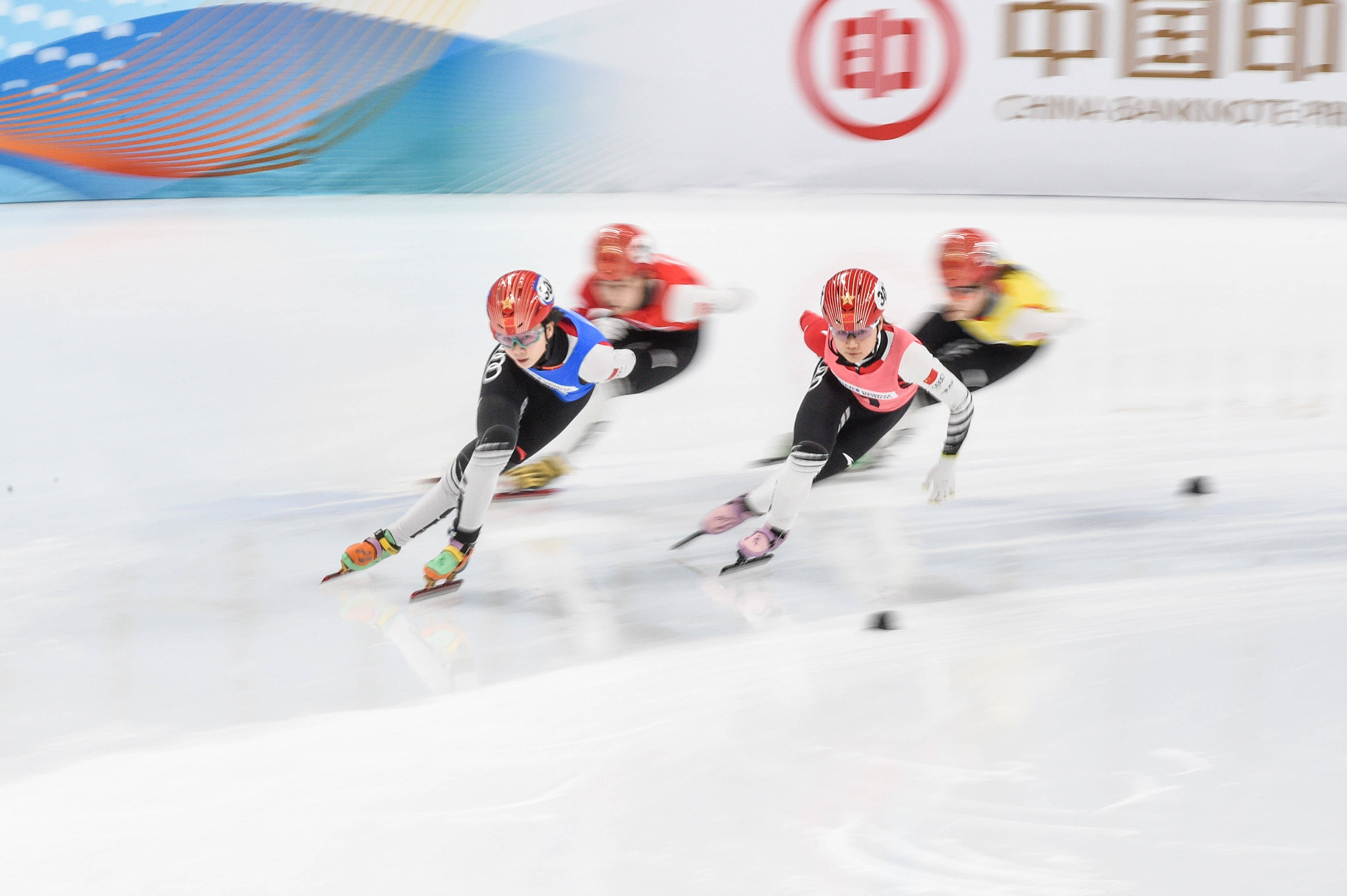 短道速滑"相约北京"冰上测试活动短道速滑比赛举行