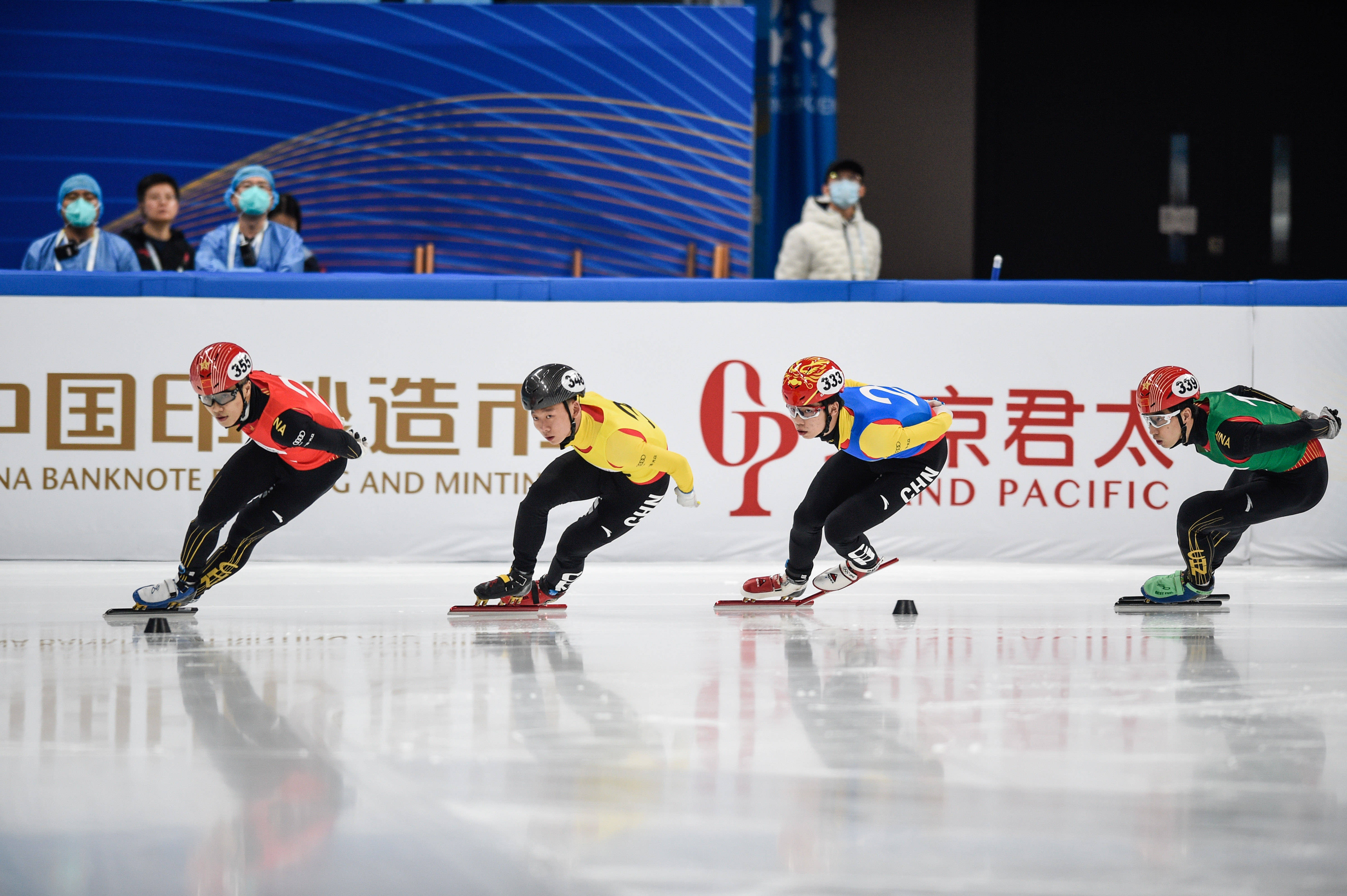 短道速滑"相约北京"冰上测试活动短道速滑比赛举行