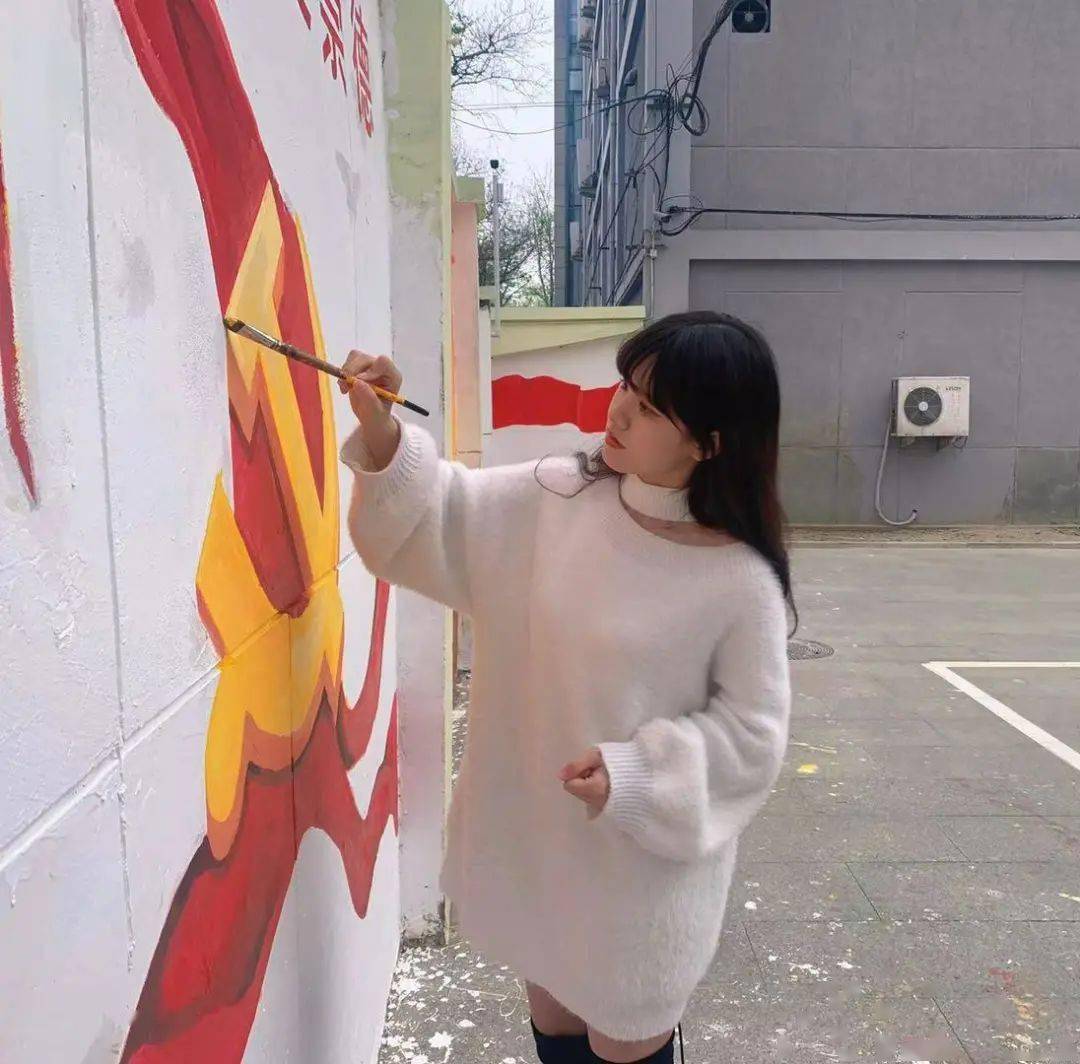 手绘"四史"画卷 燃动青春校园 | 北京服装学院开展"四史"学习主题墙绘