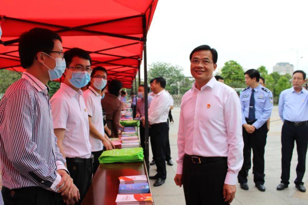李建锋带领市委政法委干部职工参加贵港市2021年全民国家安全教育日