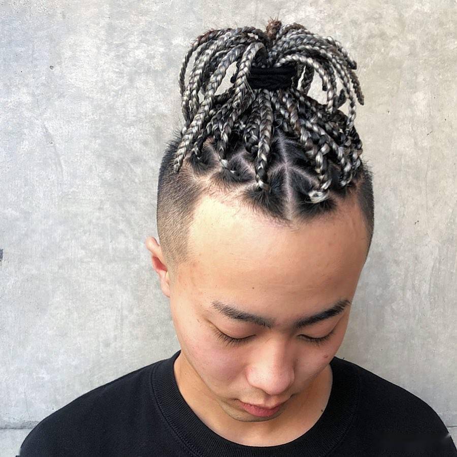 最后扎一个马尾的造型一样,一样十分的出彩.