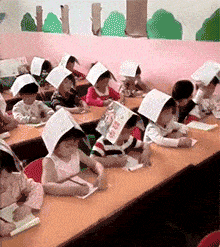 爆笑gif图:妹子,你的dj台跟你真搭配