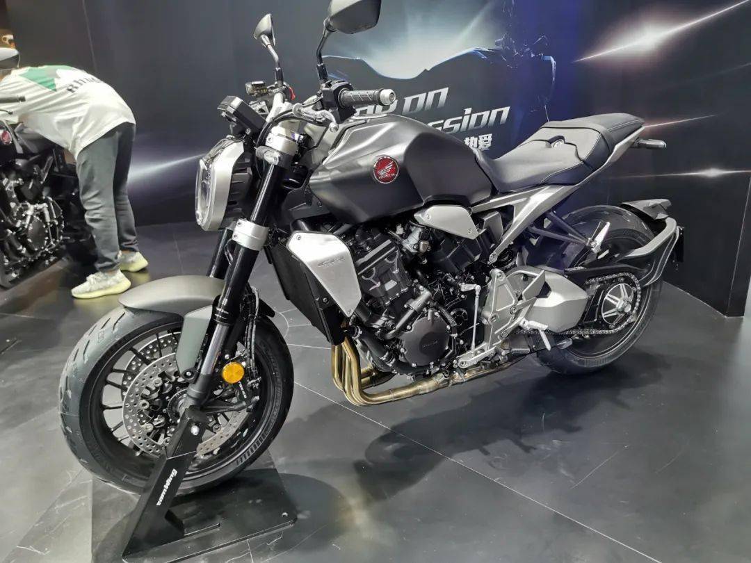 2022款本田cb400,2021款本田cb400 2021上海车展本田三车齐发但是最重要的cb400还得等