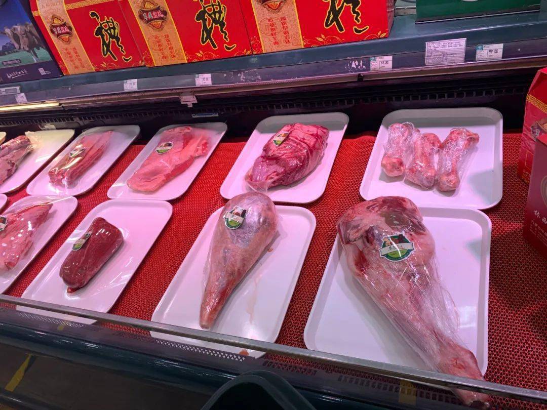 永辉超市羊里脊肉,羊腿肉价格为69.8元/斤;华联bhg超市羊肉片65.