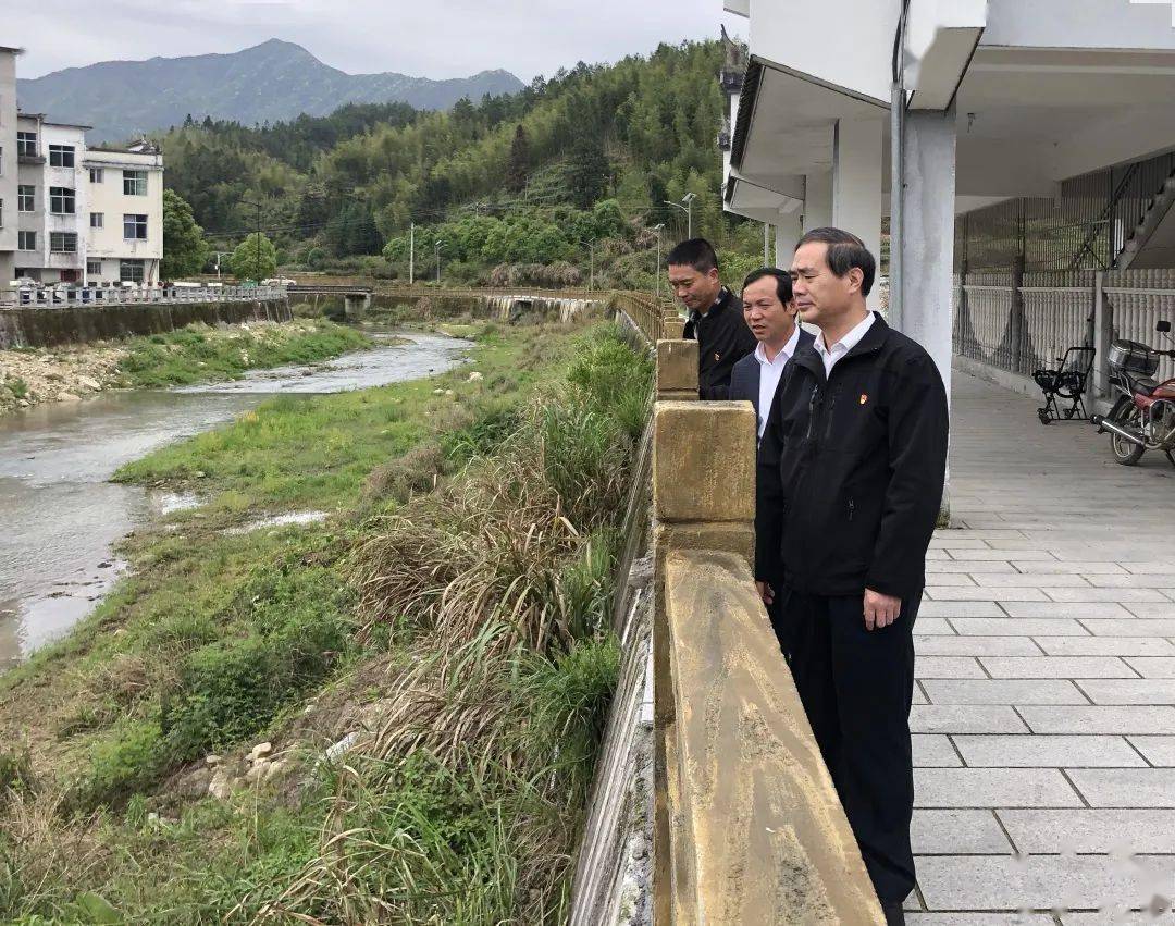 4月20日,泰宁县委书记张春华深入上青乡上青,川里,永兴,东山,三南等