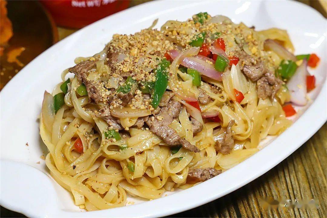 在晋江很少见的糯米卷,吃起来有点像糯米鸡,不同的是,里面包的是