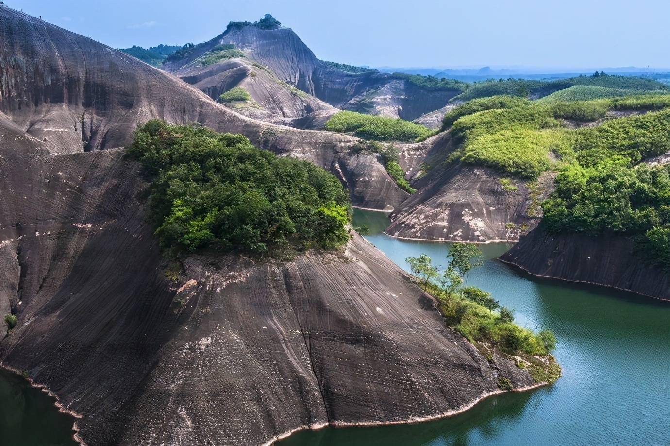 郴州高椅岭,行走在悬崖峭壁之巅,就像走在龙脊背上一般惊险