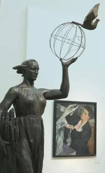前苏联女雕塑家维拉伊格纳季耶夫娜穆希娜ВераИгнатьевн