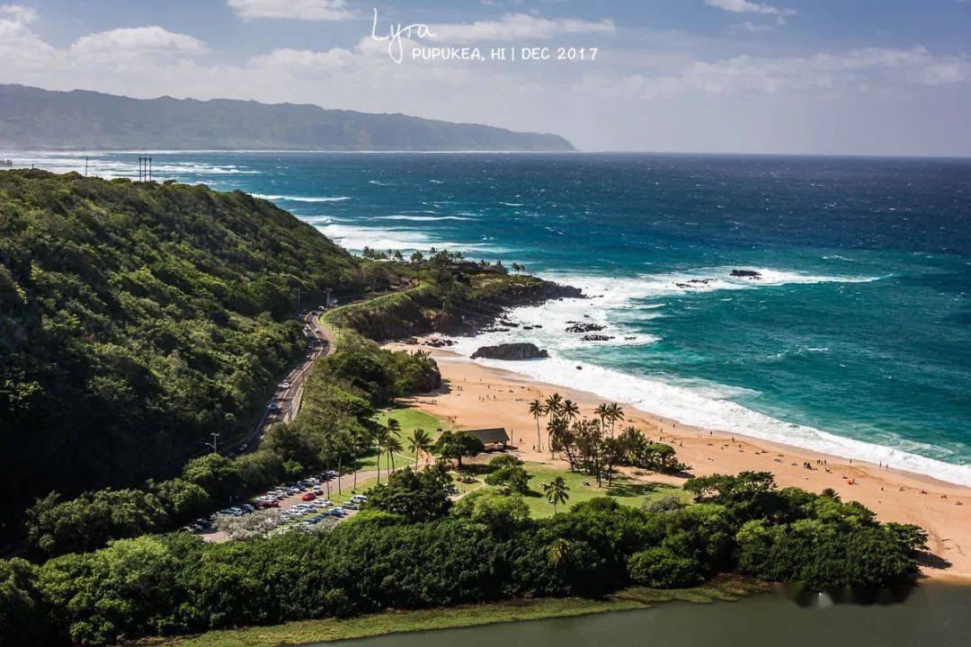 俯瞰waimea bay.