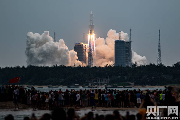 组图:搭载中国空间站天和核心舱 长征五号b遥二运载火箭点火升空