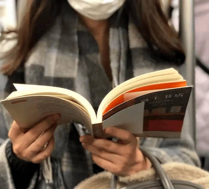 魔都地铁上的读书人他们都在读什么