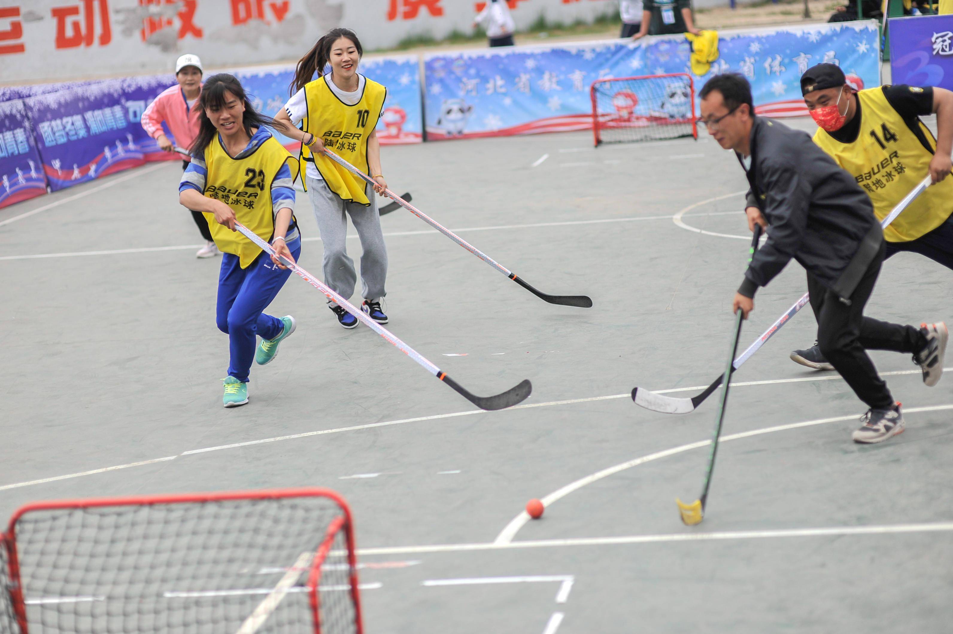 nhl在华举办陆地冰球培训逾千名中小学教师参加