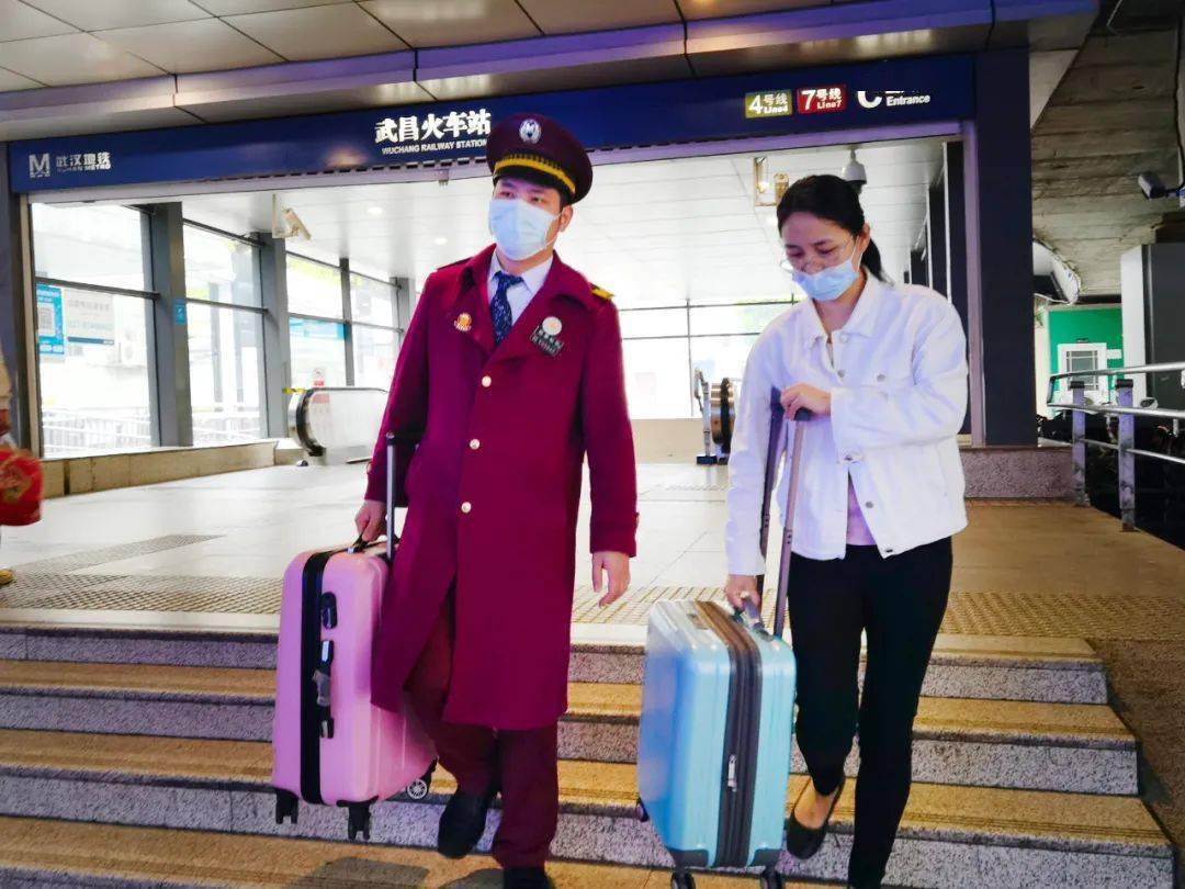 "五一"早上9点,周思恒来和往常一样来到车站完成交