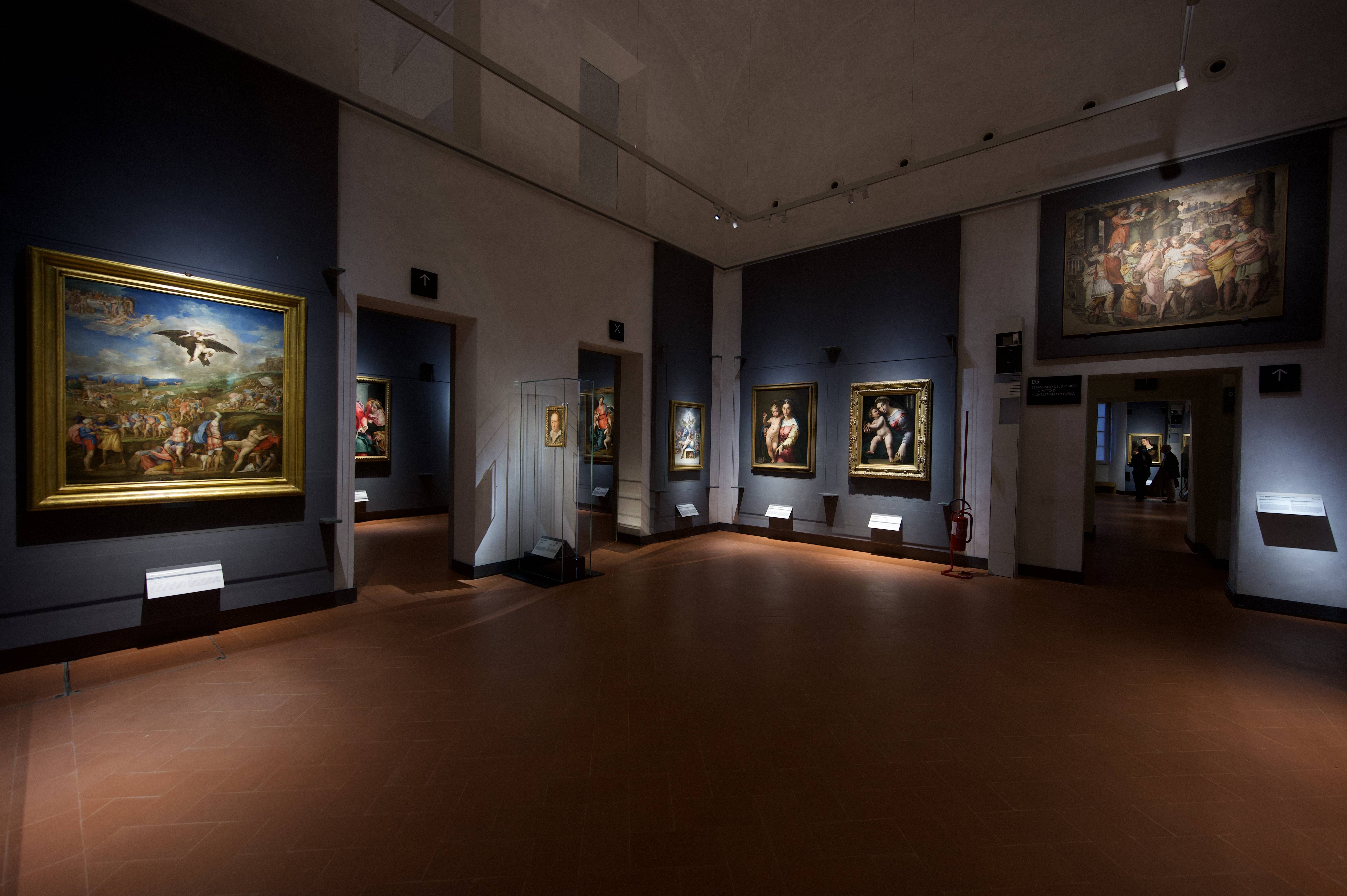 这是5月4日在意大利佛罗伦萨拍摄的乌菲齐美术馆内的展室.