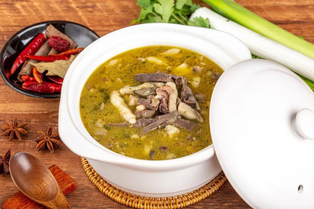 也被称作 "百草汤",是 肇兴侗寨独具特色的一种美食.