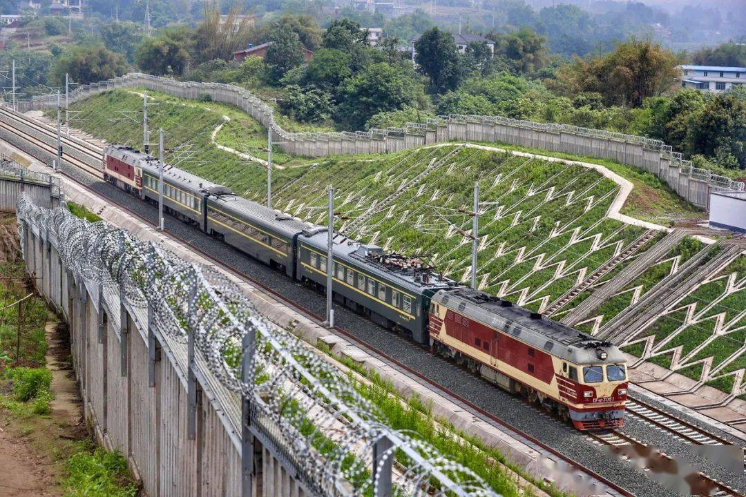 5月7日,从中国铁路成都局集团公司传来消息,当天8点整,57581次检测车