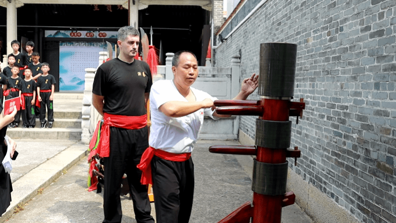 高手在民间:黄飞鸿传人顺德开馆援徒,弟子过万_蔡景盛