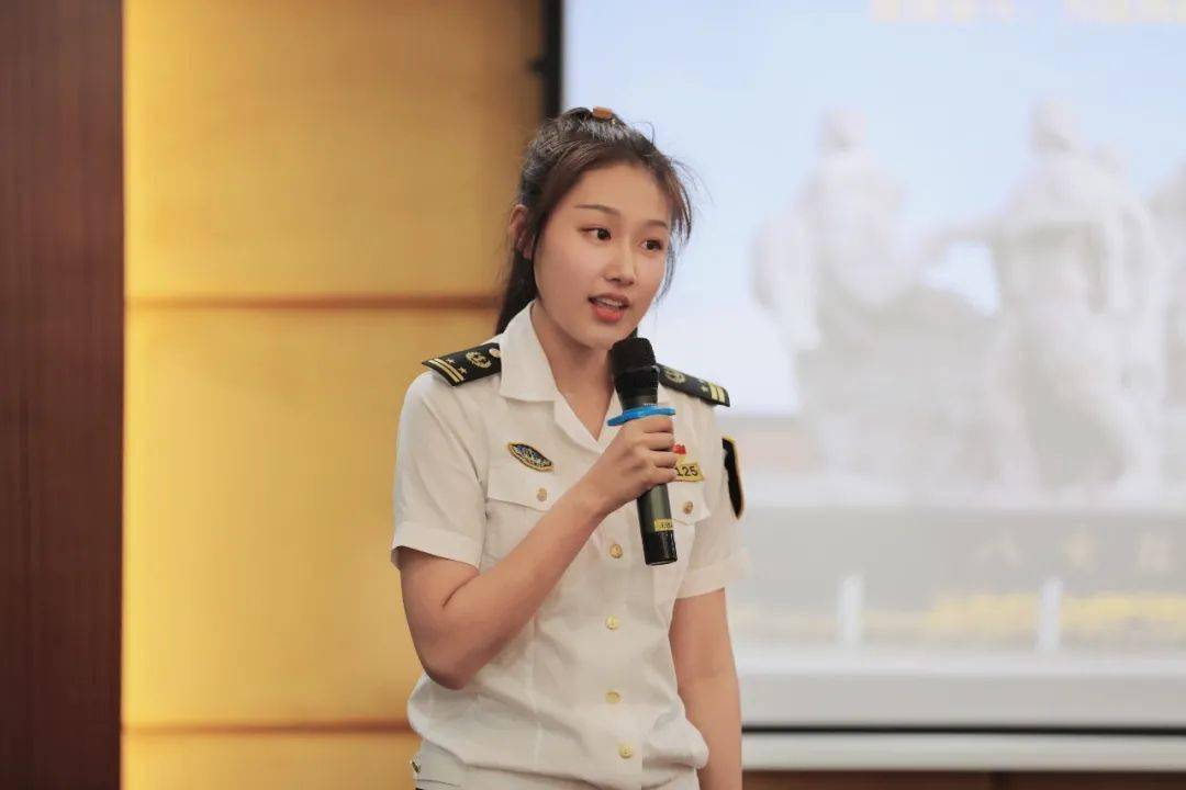 俞臻以母之名守护家庭的分分秒秒却又坚持以志愿服务温暖山区学子的