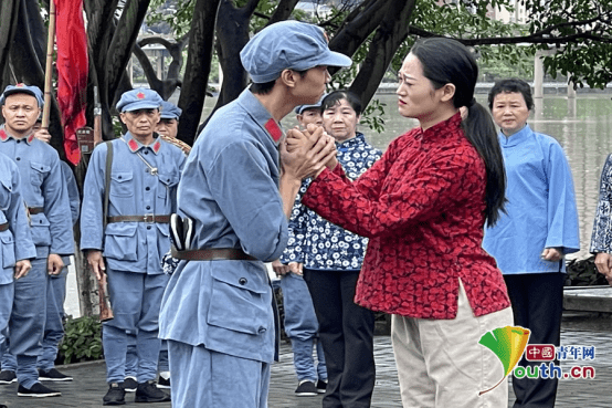 情景剧《告别》中"于都河畔送别"亲人红军"去长征"场景.