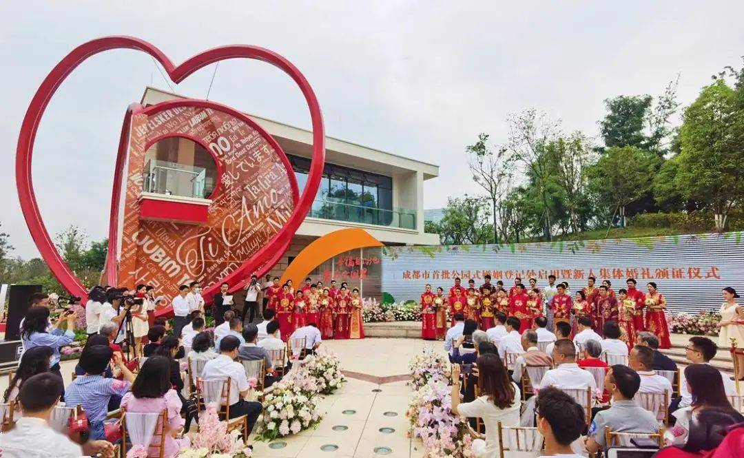 主要提供婚姻登记,颁证服务,婚姻家庭辅导服务,特色婚俗文化展示,小型