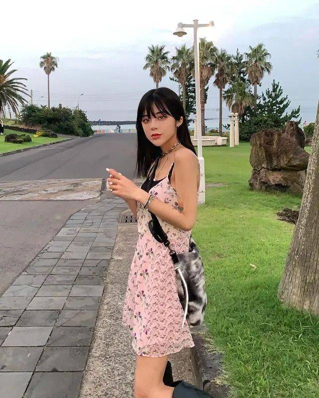 扒了3000张图选出了最时髦的100套穿搭照着穿美绝