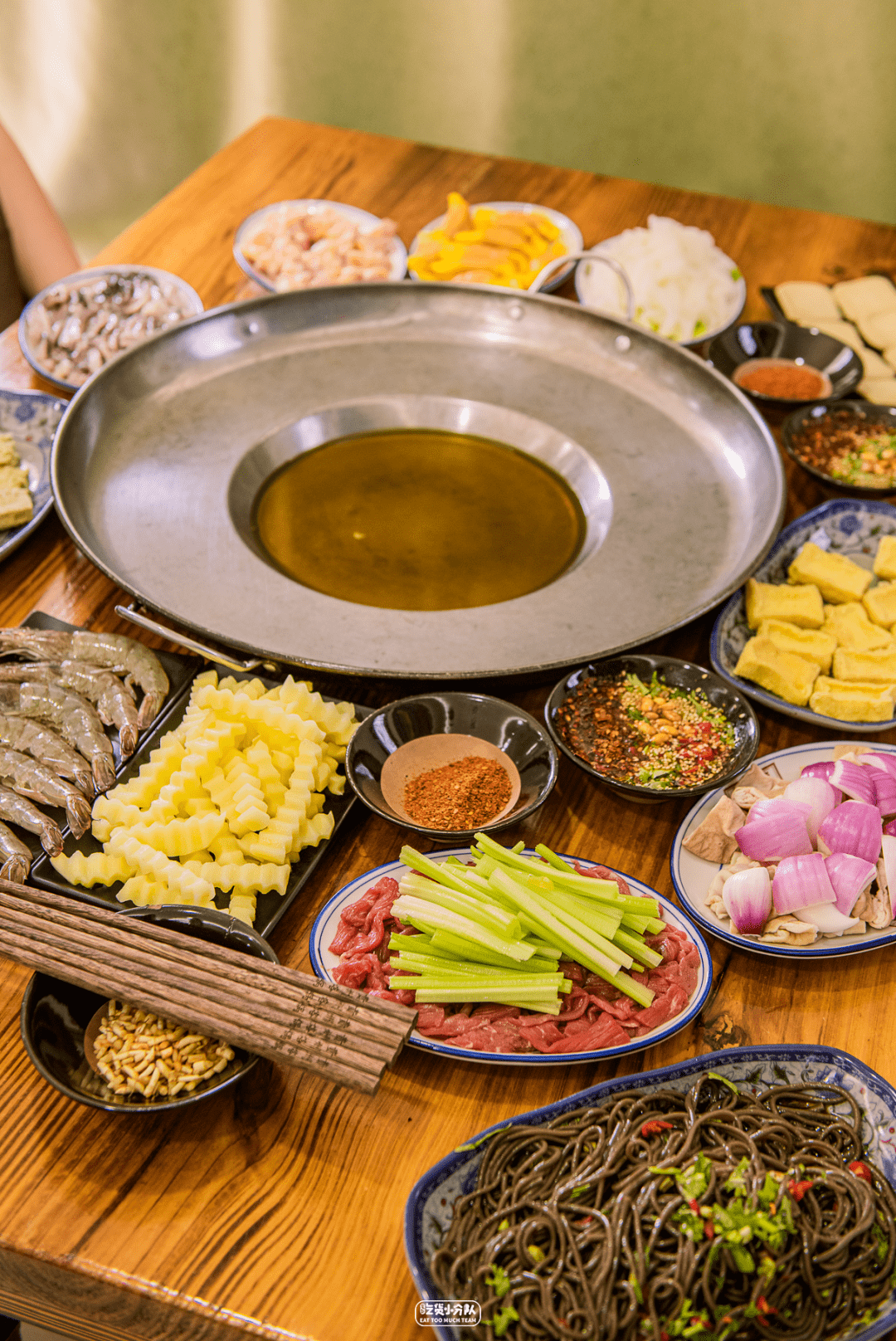 万物皆可「烙」# 6步食用法 #贵州烙锅的食材丰富到看花眼,更是流传着