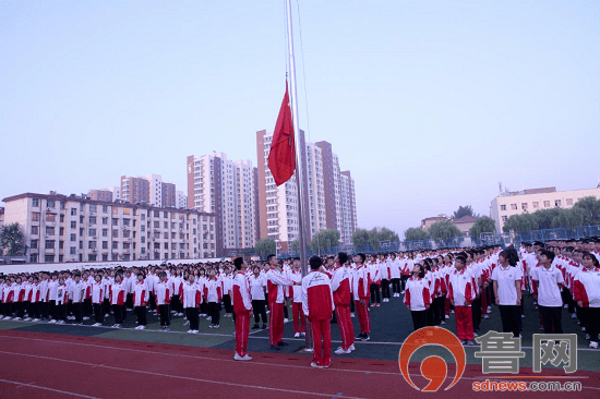 临沂市郯城县美澳学校举行安全在我心中主题升旗仪式