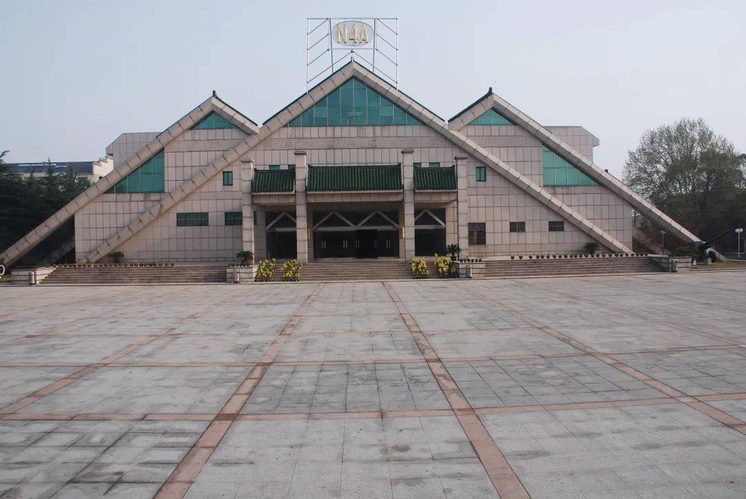 茅山新四军纪念馆陈庄村拥有新四军医疗所,新四军修械所和新四军水坝
