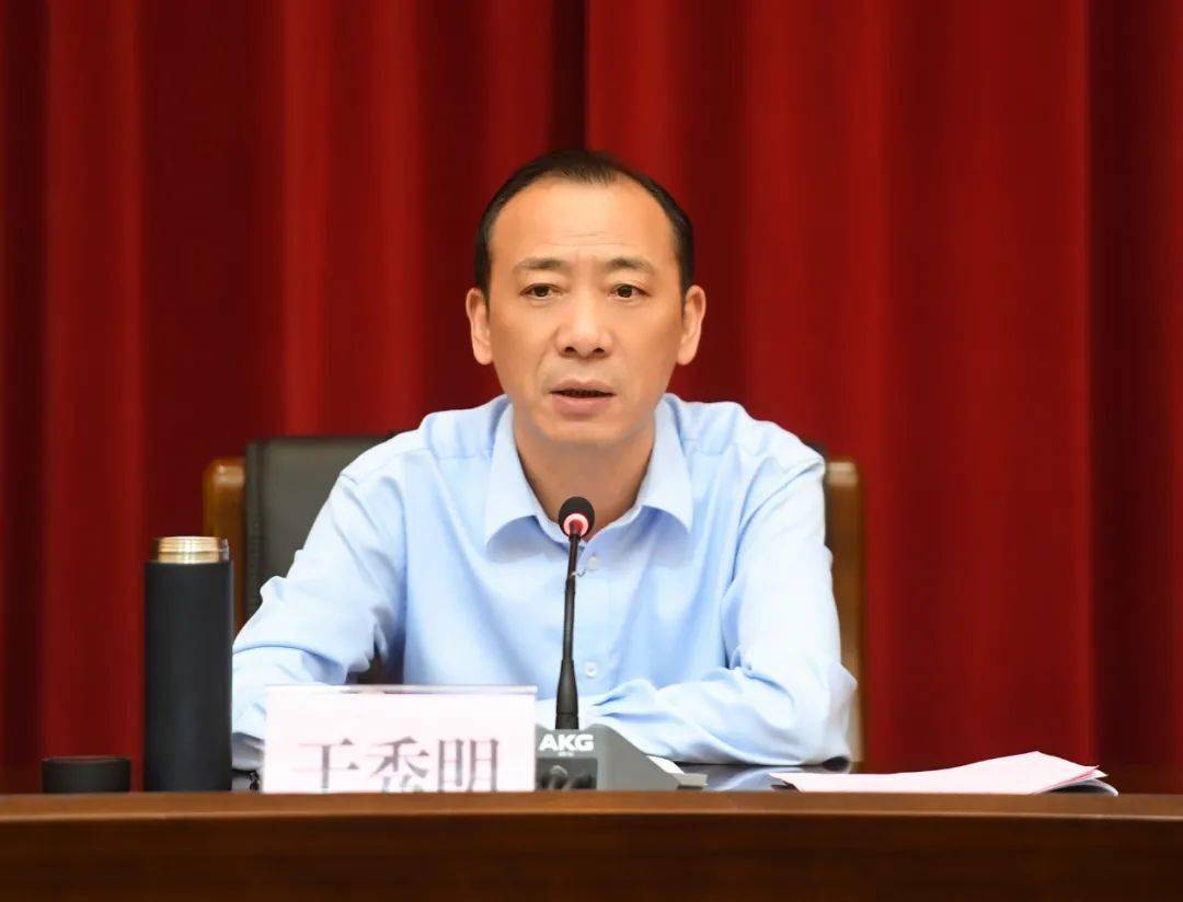 市扫黑除恶专项斗争领导小组常务副组长黄德刚,副组长黄冬生,夏红色