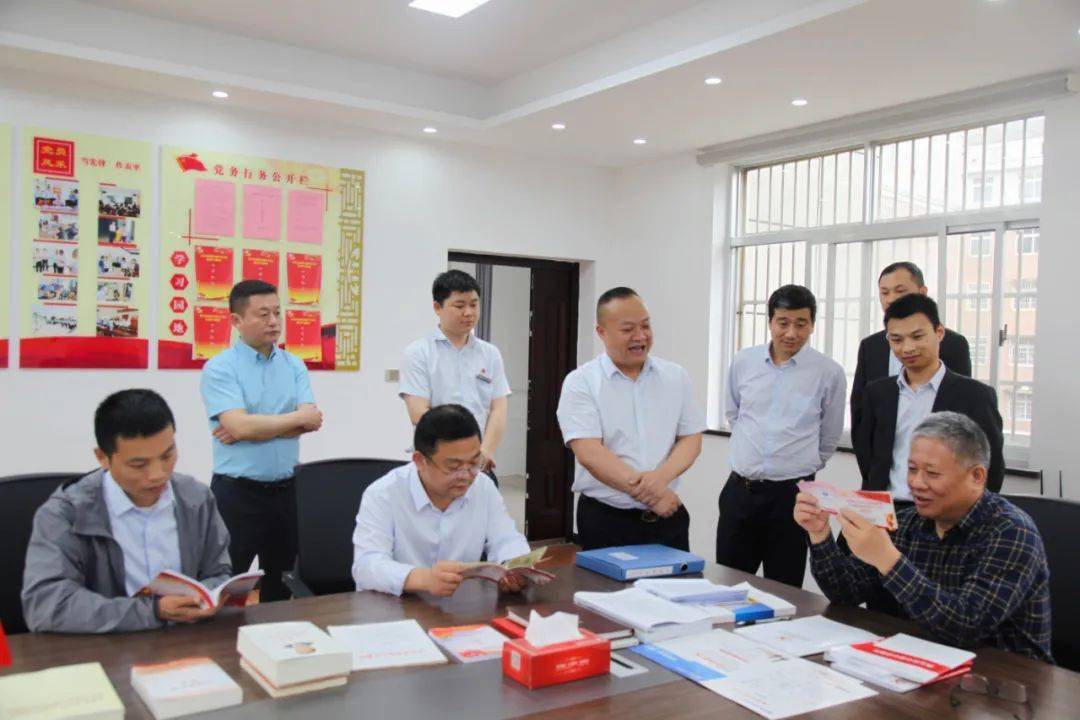 头条| 省联社副主任程贤文一行深入荆州农商银行调研督导"五项清单"