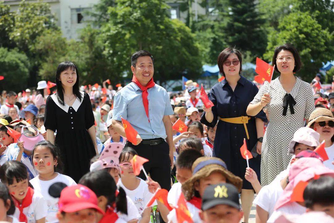 雪海少年展风采苏州香雪海小学以"六个一"为庆祝活动内容一场欢庆会