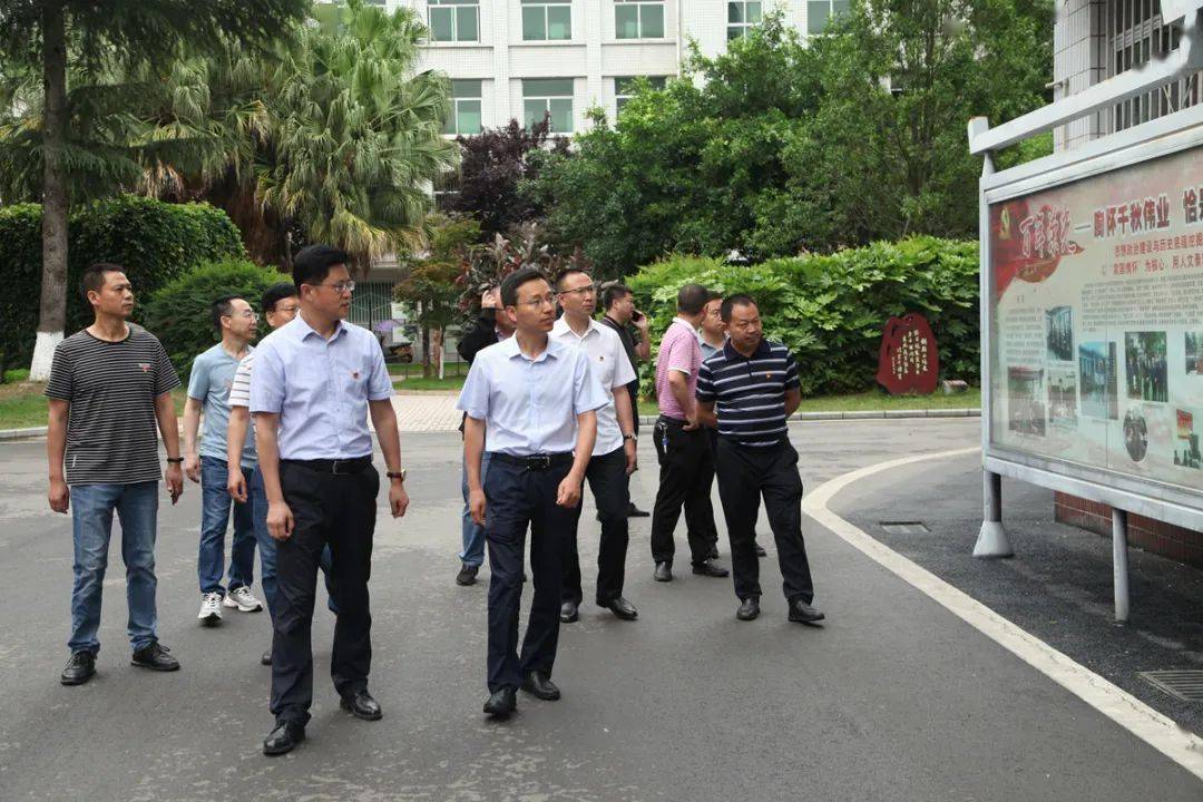 培根铸魂 勇开新局∣县委常委,宣传部长李大勇到三台中学检查党史学习