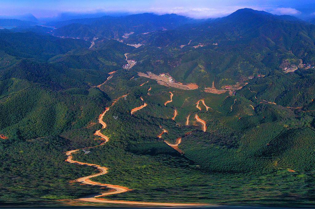 要想富先修路 图看那些蜿蜒曲折的壮美山路