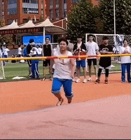 一定是跨栏 跨栏你不行,摔倒第一名 还有摔跤名场面高发地 ——三级跳