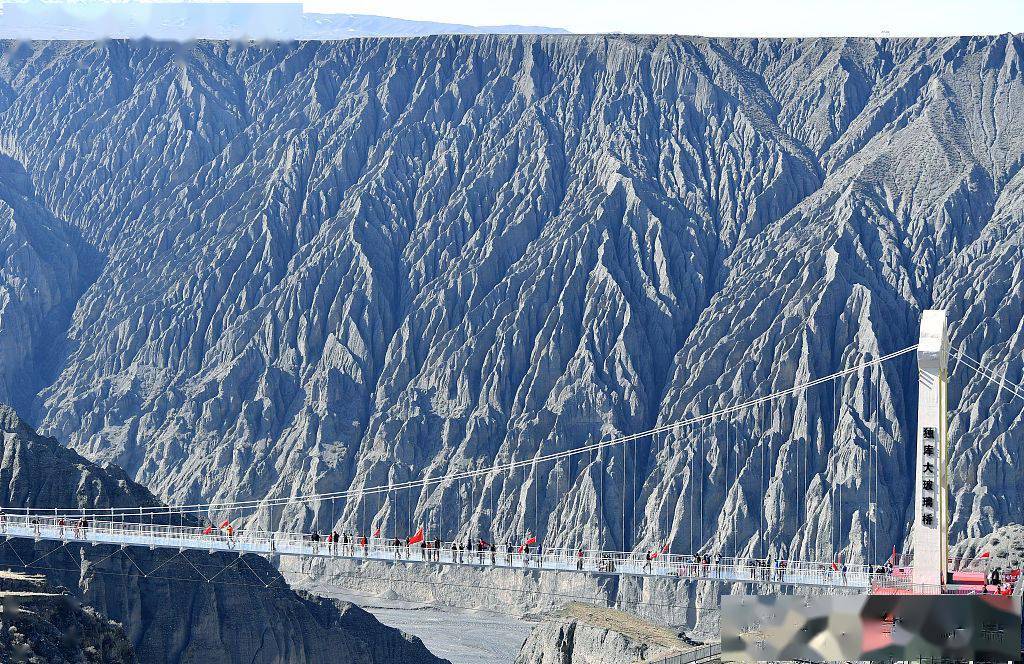 新疆克拉玛依,独山子大峡谷5d玻璃栈桥.(来源:视觉中国)