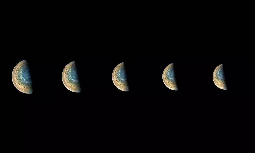 nasa"朱诺号"飞掠超大卫星"木卫三"发回高清近照:20多
