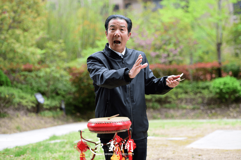 苏北大鼓 苏北大鼓原名打鼓说书,也称宿迁大鼓,民间惯称"说大书,是