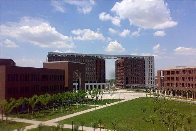 间 6月15日下午14:00—14:40,扫描以下二维码进入 吉林建筑科技学院