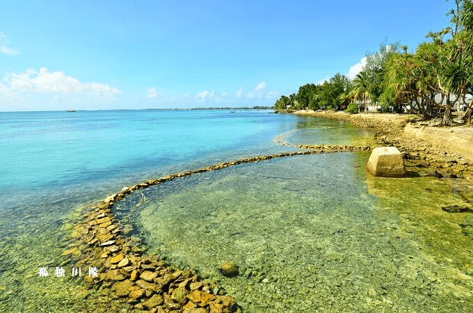 多数岛民都选择靠近环内的海水居住 除了海水 它们还拥有世界上最美的
