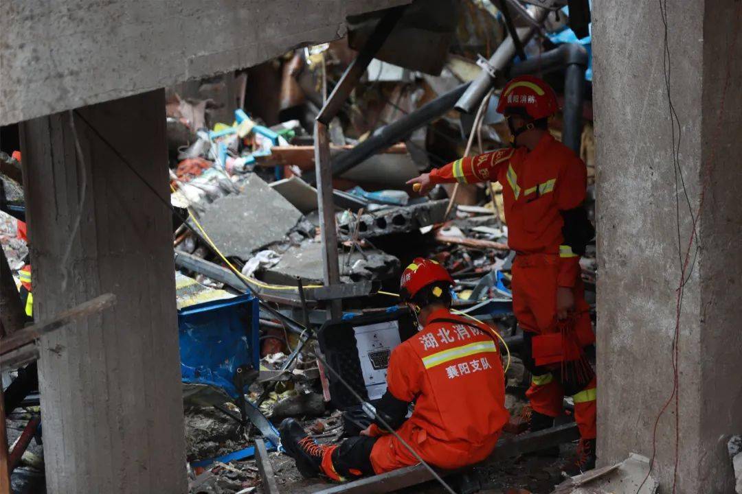 街办艳湖社区集贸市场燃气爆炸事故发生后,省消防救援总队共调集十堰