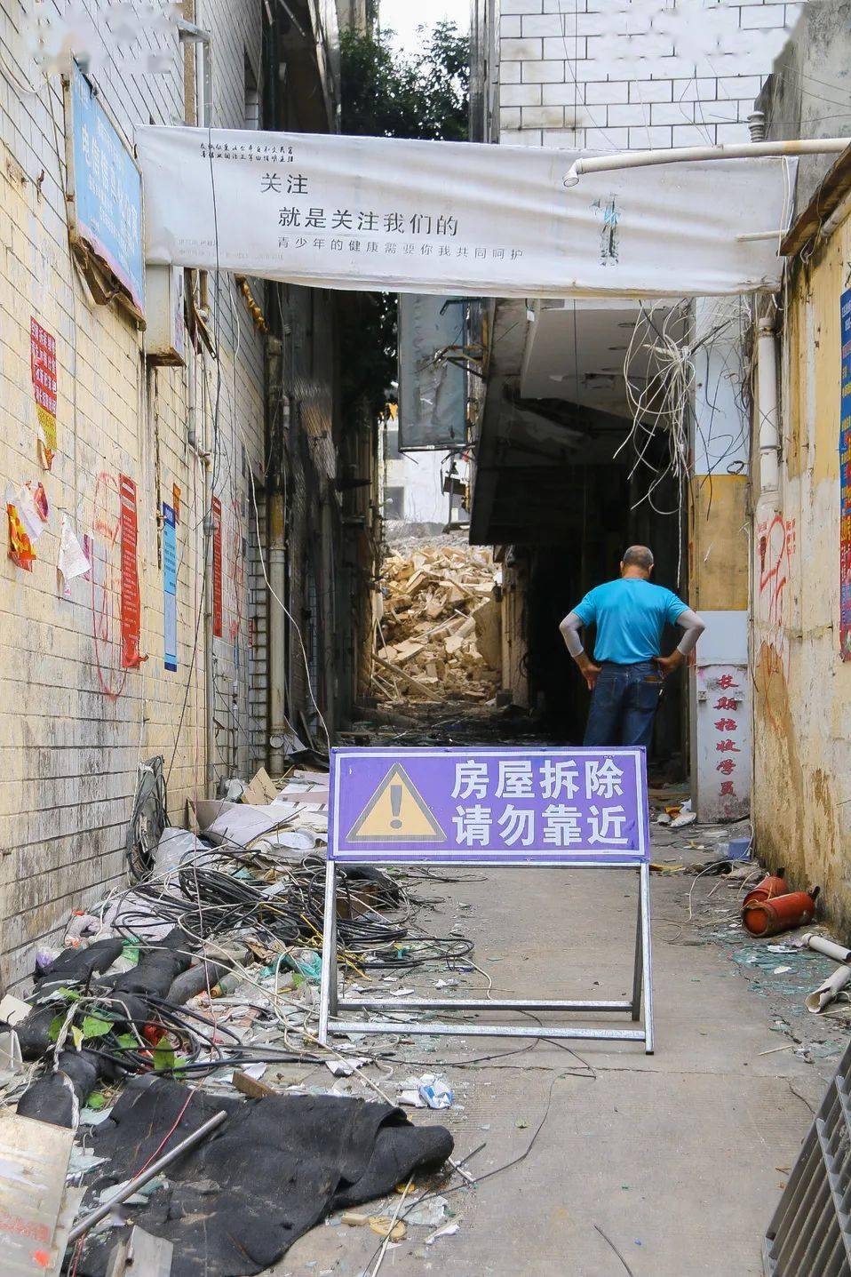 拆迁启动后我们实地探访蔡塘,发现了这一幕.