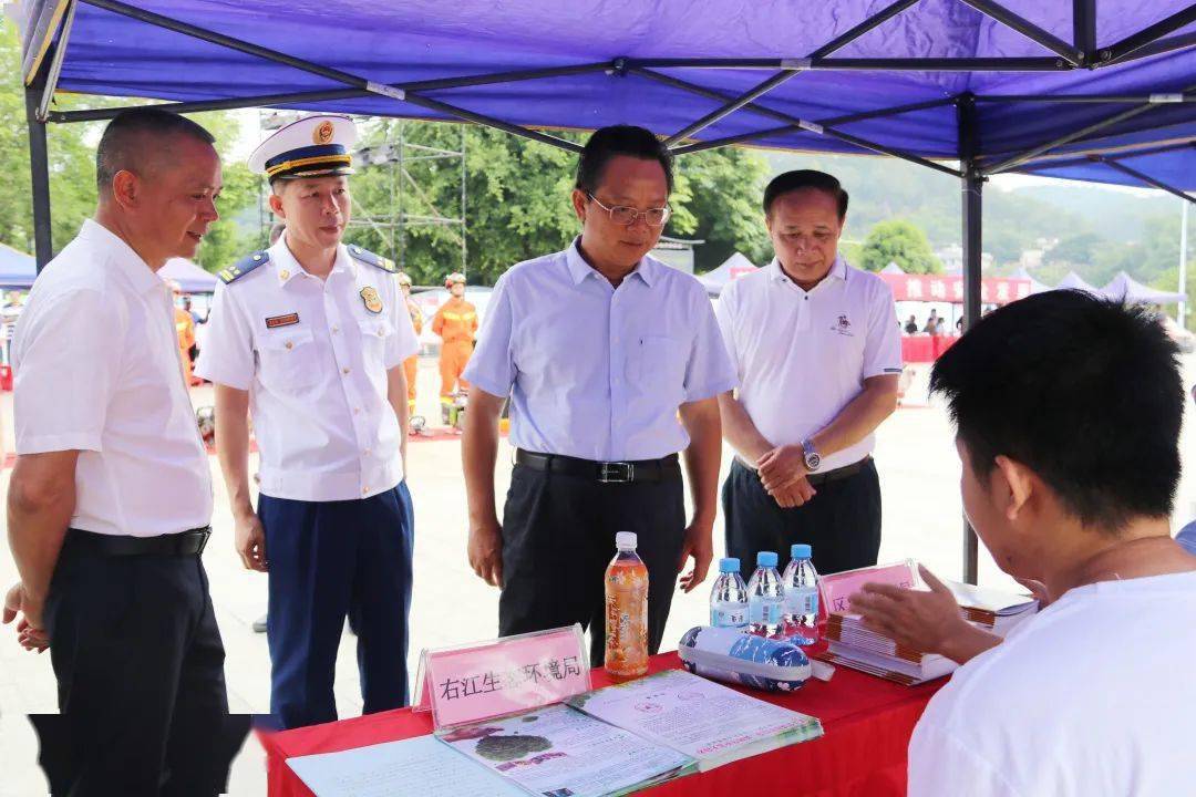 市委常委,副市长石国怀,市消防救援支队李广振支队长,市安委会成员