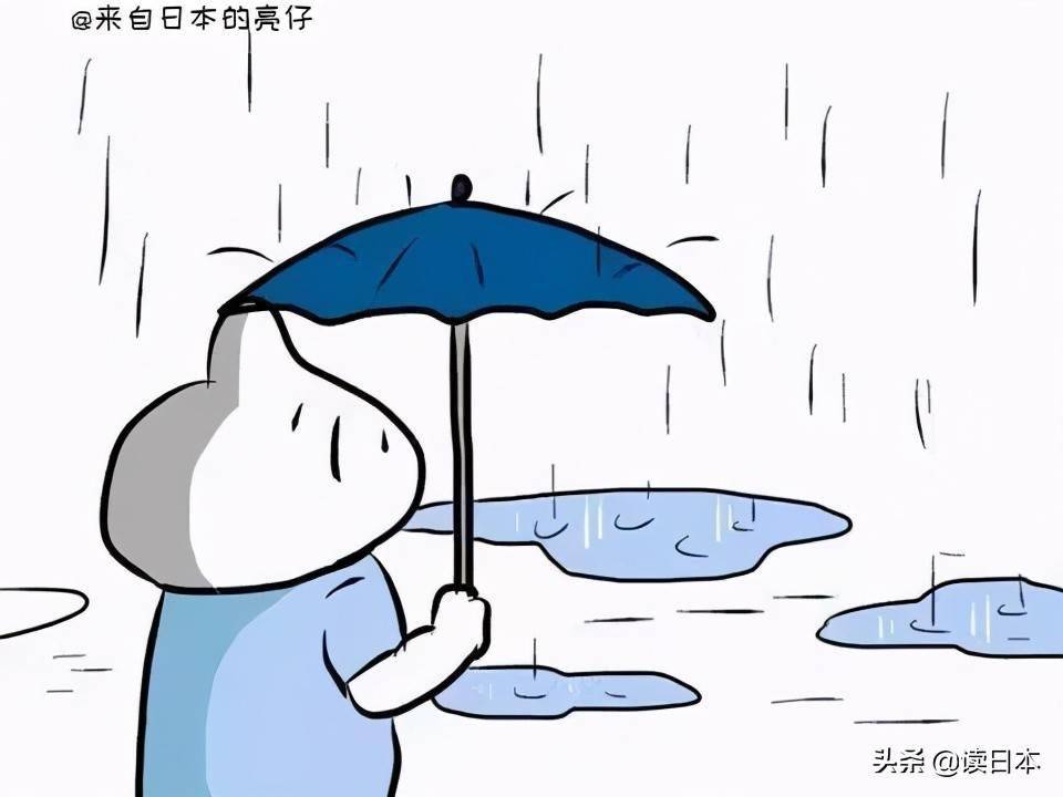 小水坑 下雨的时候走路要格外小心,有时候看着只是一小滩水,实际上背