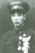 今日主讲人:秦 彧(左一) 1950年11月29日,杨根思率连奉命坚守长津湖